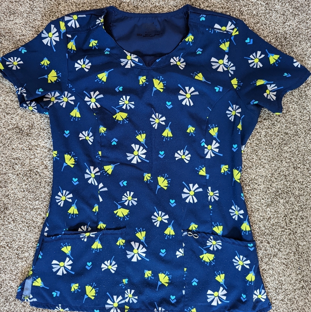 Cherokee Infinity Scrub top- small